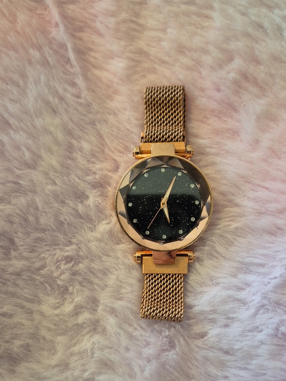 Elegant Rose Gold Mesh Strap Women's Watch Magnetic Strap    Needs New Battery